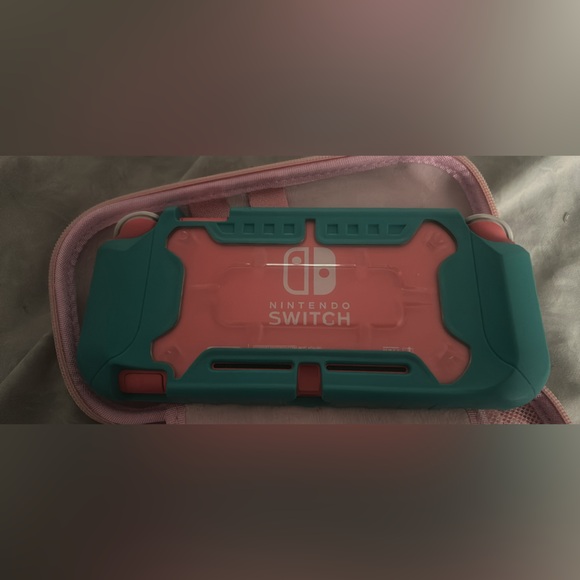 Pink Nintendo switch - Picture 2 of 5